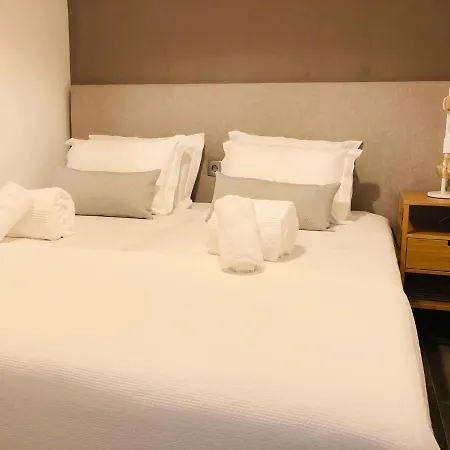 Emblematica - Wifi & Pool Apartament